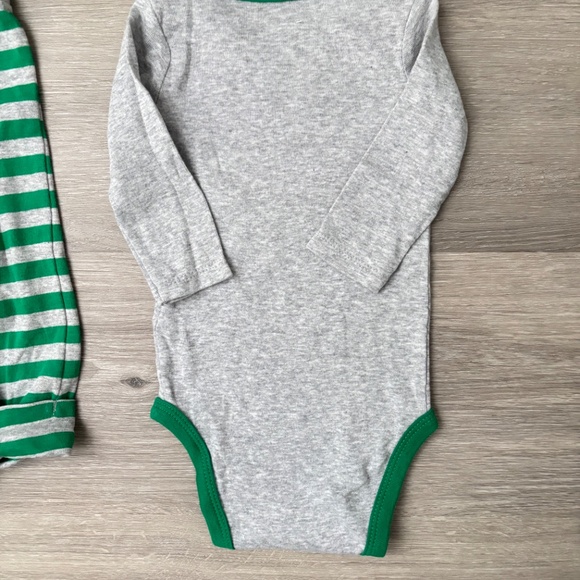 Baby “No Mistletoe Required” CHRISTMAS Set Bib Onsie, Pants, Reindeer 6 Months - Picture 6 of 8